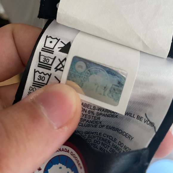 Like New. Canada Goose Nanaimo Jacket in Medium - Picture 4 of 7